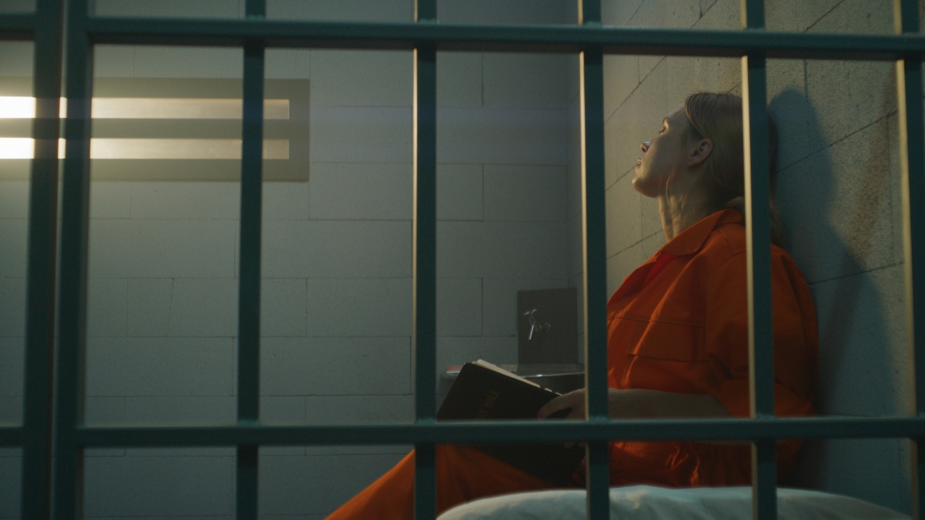woman-in-cell
